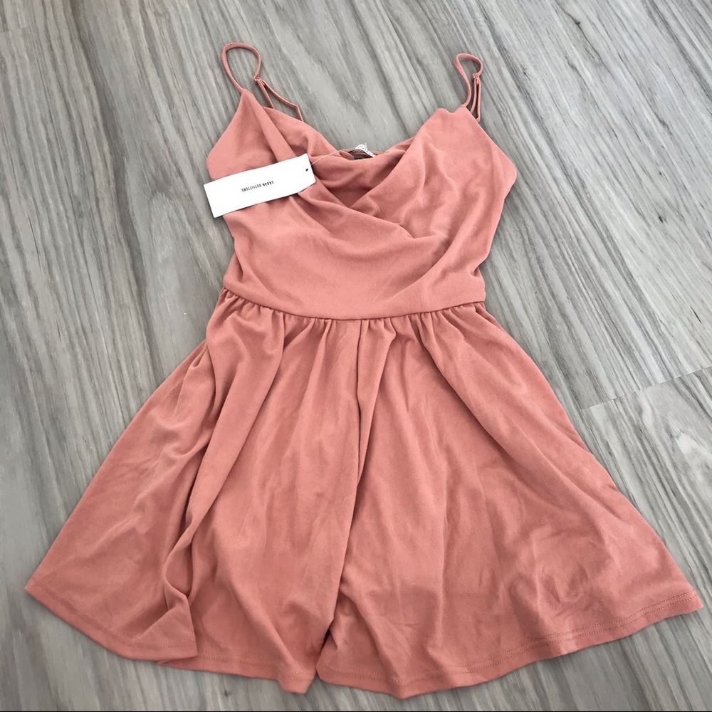 🔻🔻New with tag urban outfitters mauve rose romper